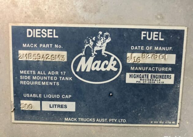 ** Wrecking** 2005 Mack Trident - Image 14