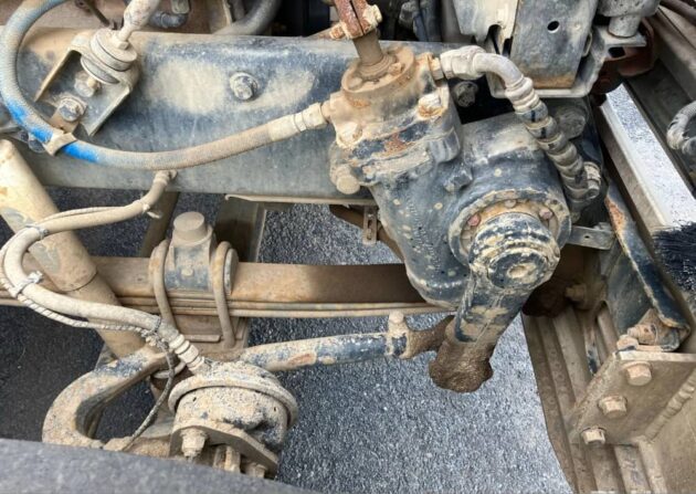 ** Wrecking** 2005 Mack Trident - Image 21