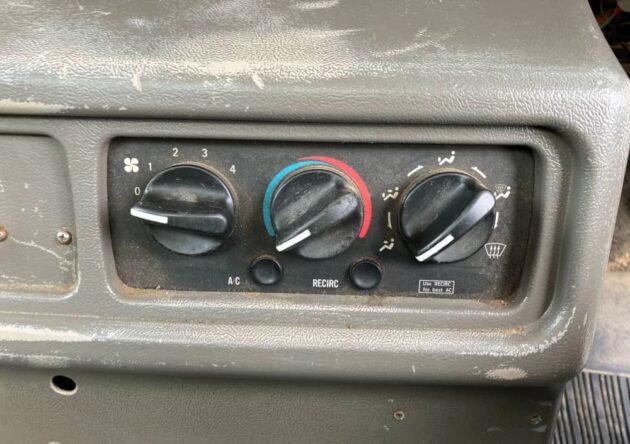 ** Wrecking** 2005 Mack Trident - Image 25
