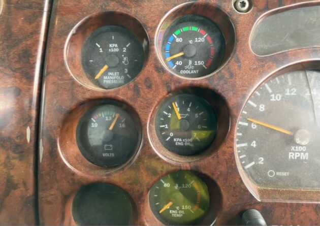 ** Wrecking** 2005 Mack Trident - Image 26