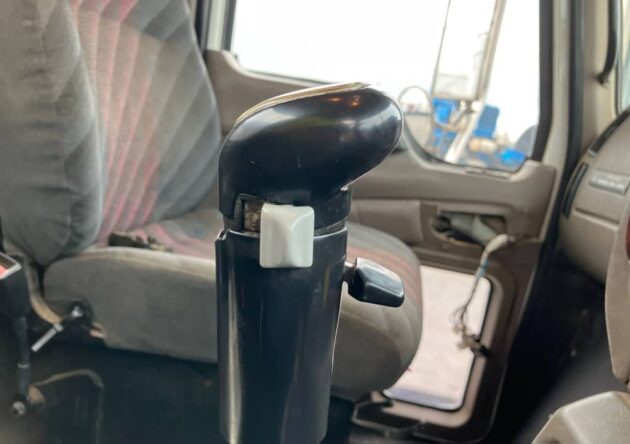 ** Wrecking** 2005 Mack Trident - Image 34