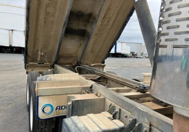 ** Wrecking** 2005 Mack Trident - Image 35