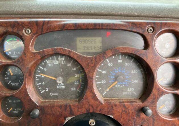 ** Wrecking** 2005 Mack Trident - Image 41