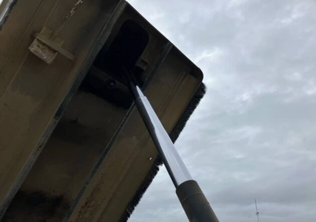 ** Wrecking** 2005 Mack Trident - Image 43