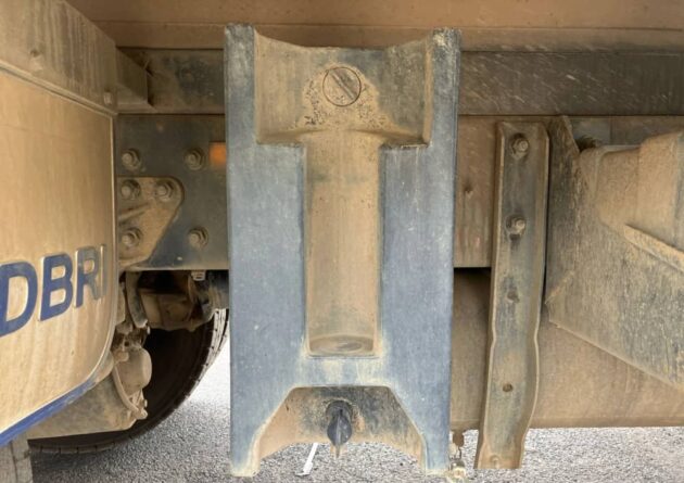** Wrecking** 2005 Mack Trident - Image 53