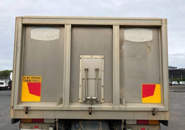 ** Wrecking** 2005 Mack Trident - Image 59