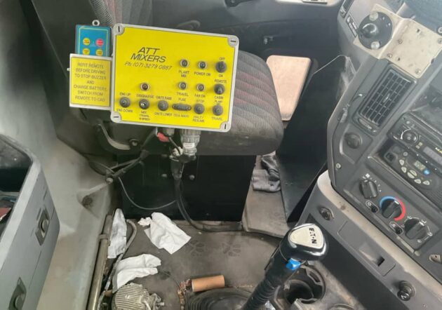 **Wrecking** 2009 Mack Metro Liner CSMR - Image 7