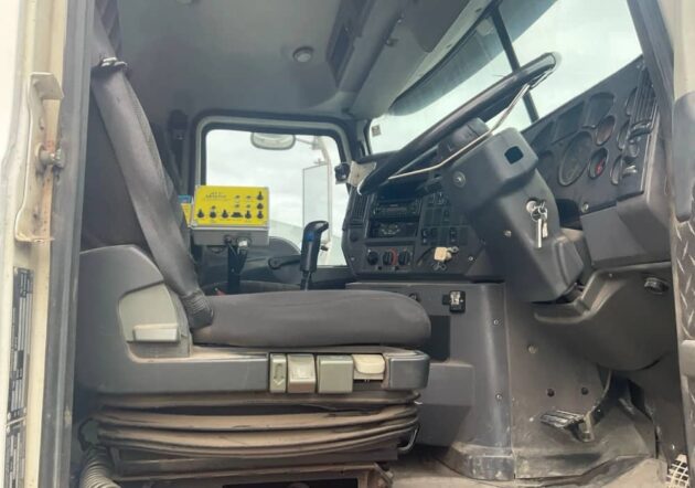 **Wrecking** 2009 Mack Metro Liner CSMR - Image 8