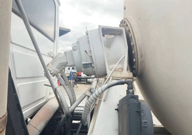 **Wrecking** 2009 Mack Metro Liner CSMR - Image 19