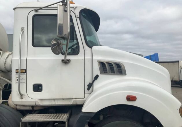 **Wrecking** 2009 Mack Metro Liner CSMR - Image 20