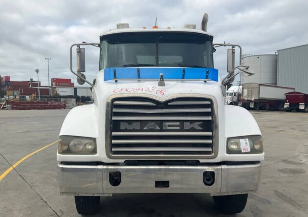 **Wrecking** 2009 Mack Metro Liner CSMR - Image 32