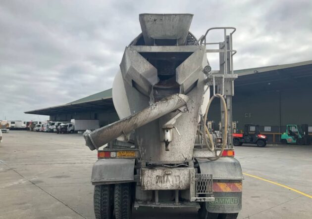 **Wrecking** 2009 Mack Metro Liner CSMR - Image 33