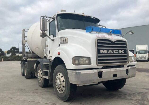 **Wrecking** 2009 Mack Metro Liner CSMR