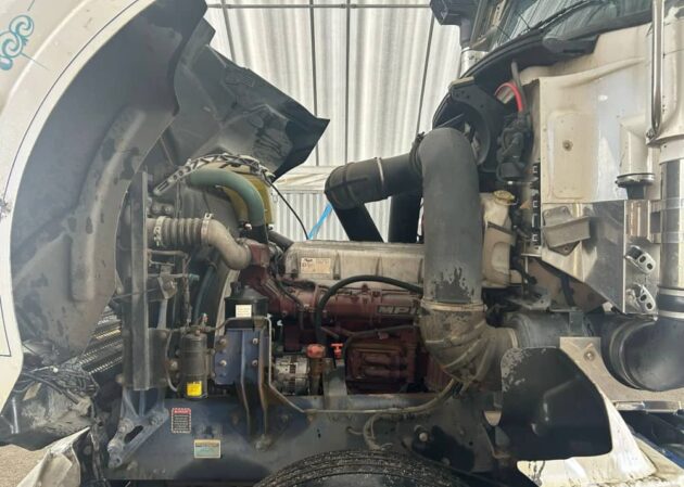 **Wrecking** 2017 Mack Superliner CLXT - Image 14