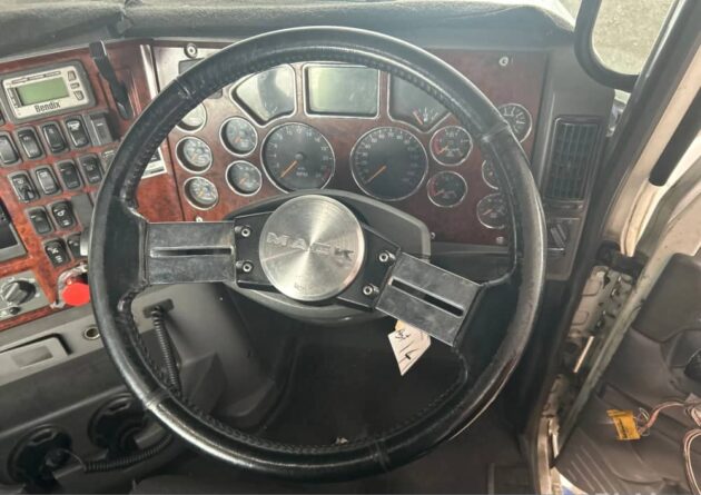 **Wrecking** 2017 Mack Superliner CLXT - Image 25