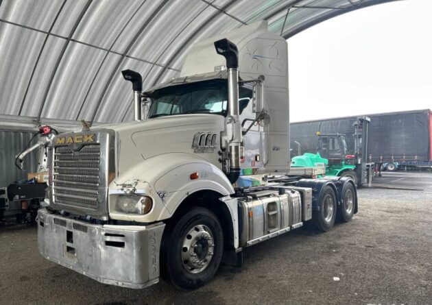 **Wrecking** 2017 Mack Superliner CLXT - Image 56