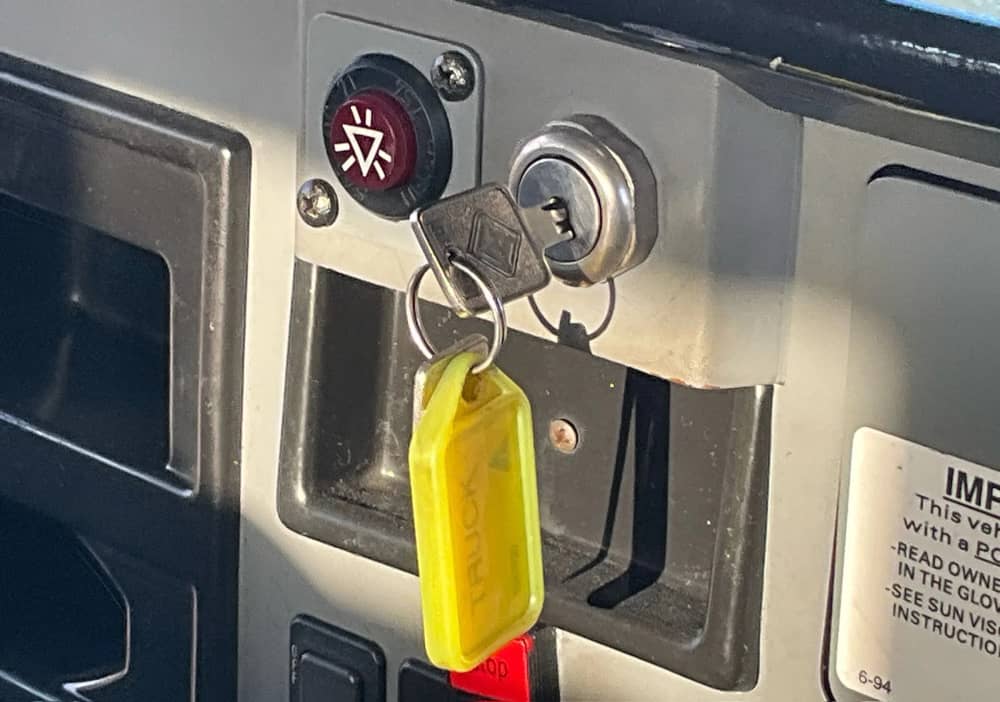 **Wrecking** 2001 International ACCO - Image 21