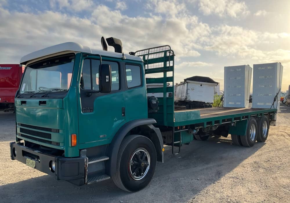 **Wrecking** 2001 International ACCO