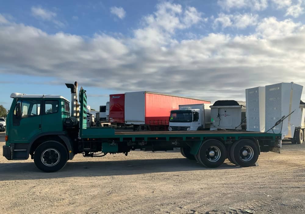 **Wrecking** 2001 International ACCO - Image 31