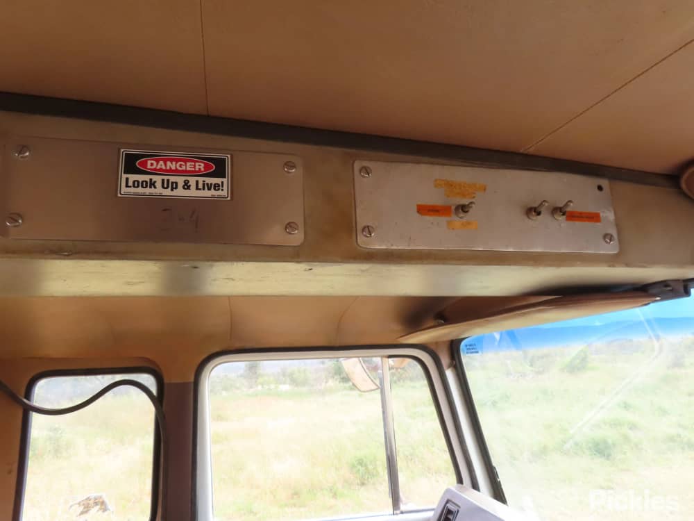 **Wrecking** International TK2670 - Image 29