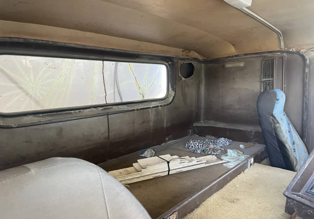 **Wrecking** 1982 International T2670 - Image 6