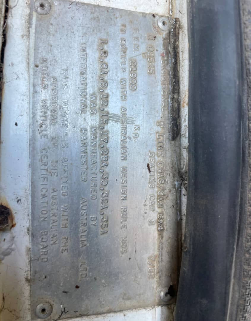 **Wrecking** 1982 International T2670 - Image 11