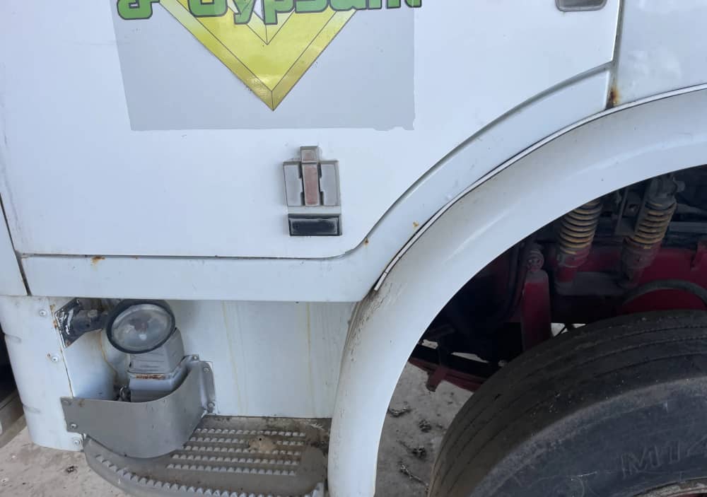 **Wrecking** 1982 International T2670 - Image 13