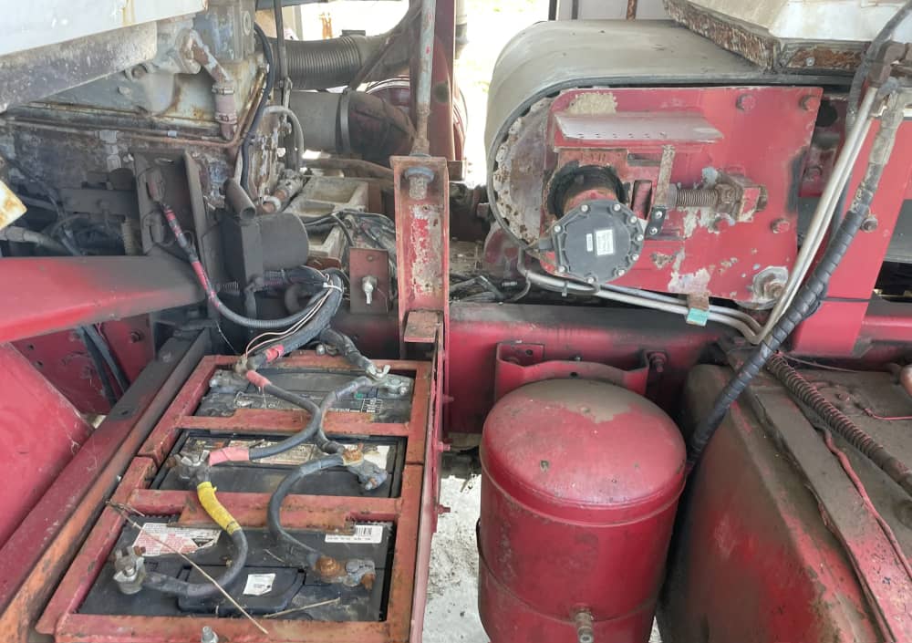 **Wrecking** 1982 International T2670 - Image 17