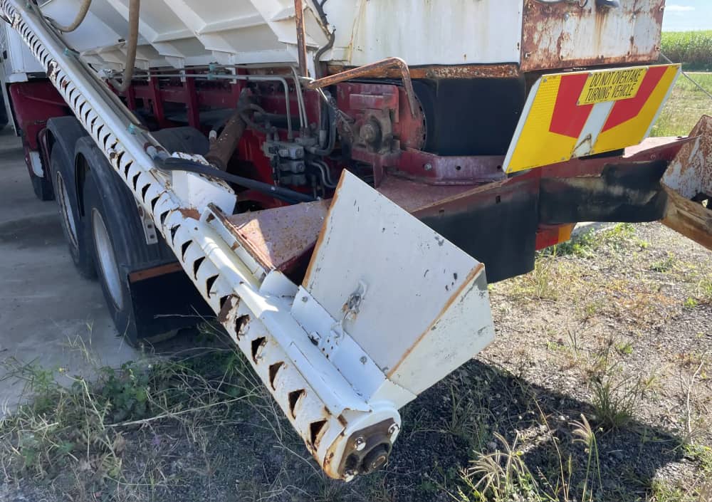 **Wrecking** 1982 International T2670 - Image 21