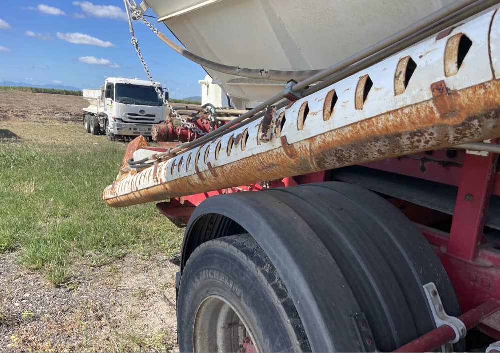 **Wrecking** 1982 International T2670 - Image 25