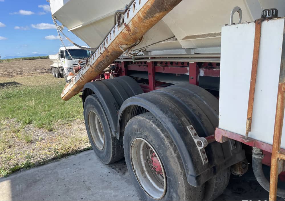 **Wrecking** 1982 International T2670 - Image 27