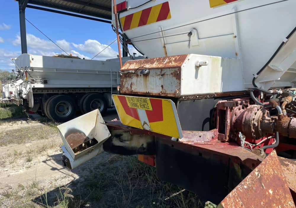 **Wrecking** 1982 International T2670 - Image 29