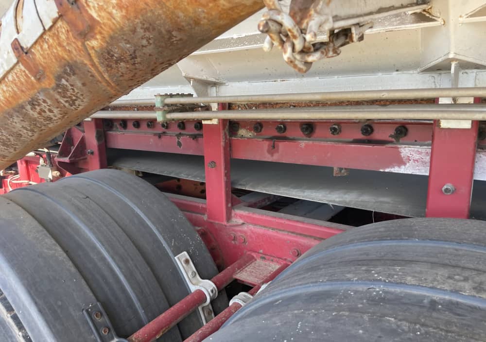 **Wrecking** 1982 International T2670 - Image 31