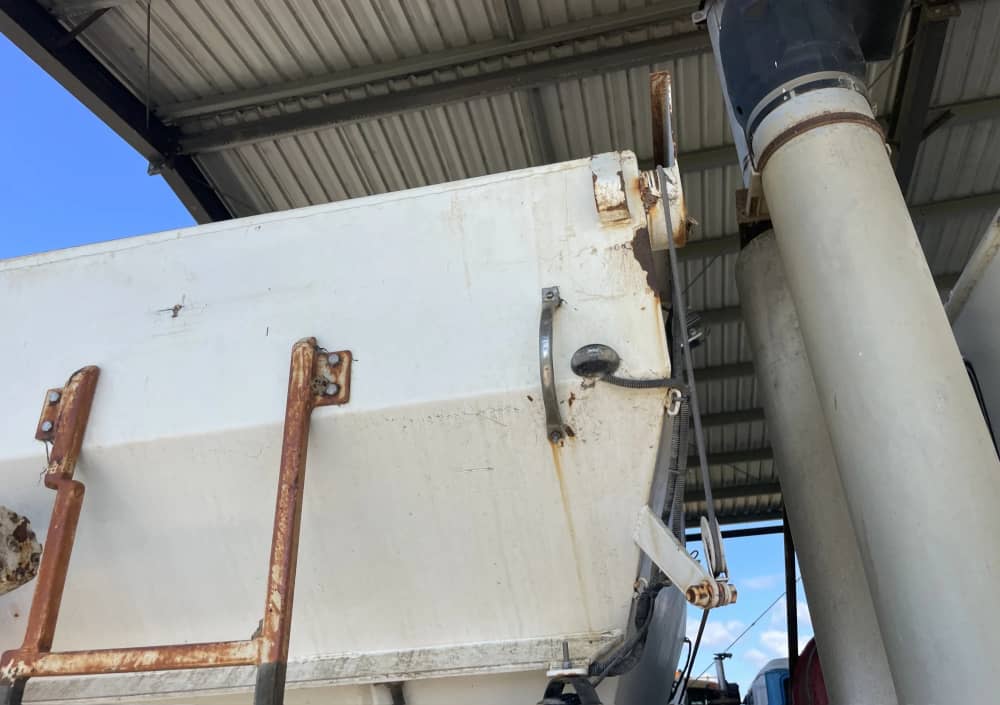 **Wrecking** 1982 International T2670 - Image 38