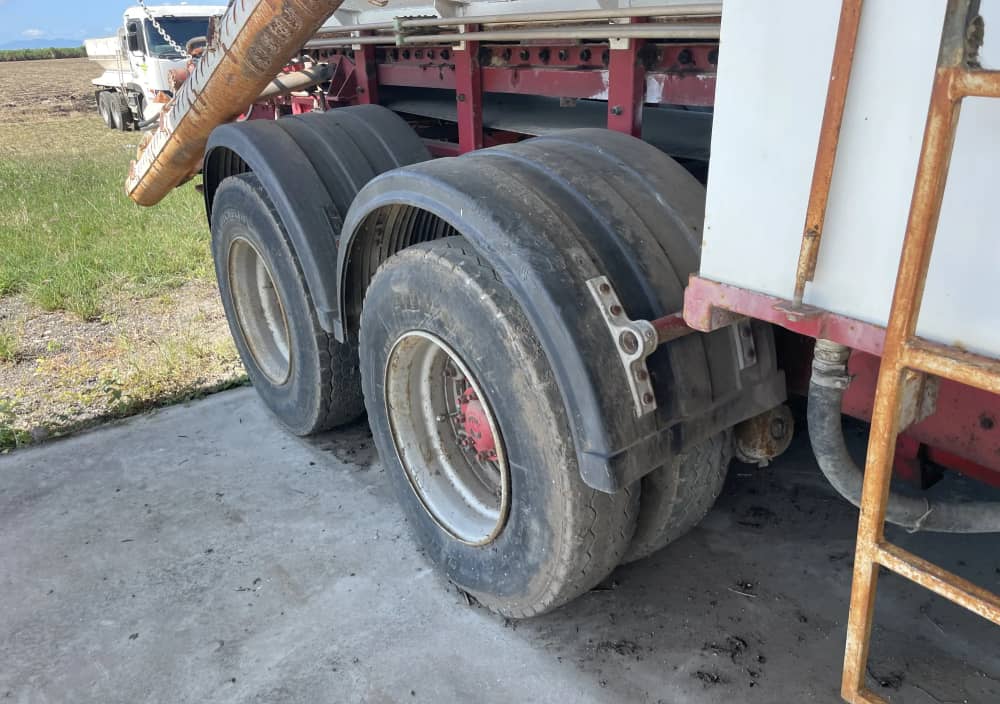 **Wrecking** 1982 International T2670 - Image 40