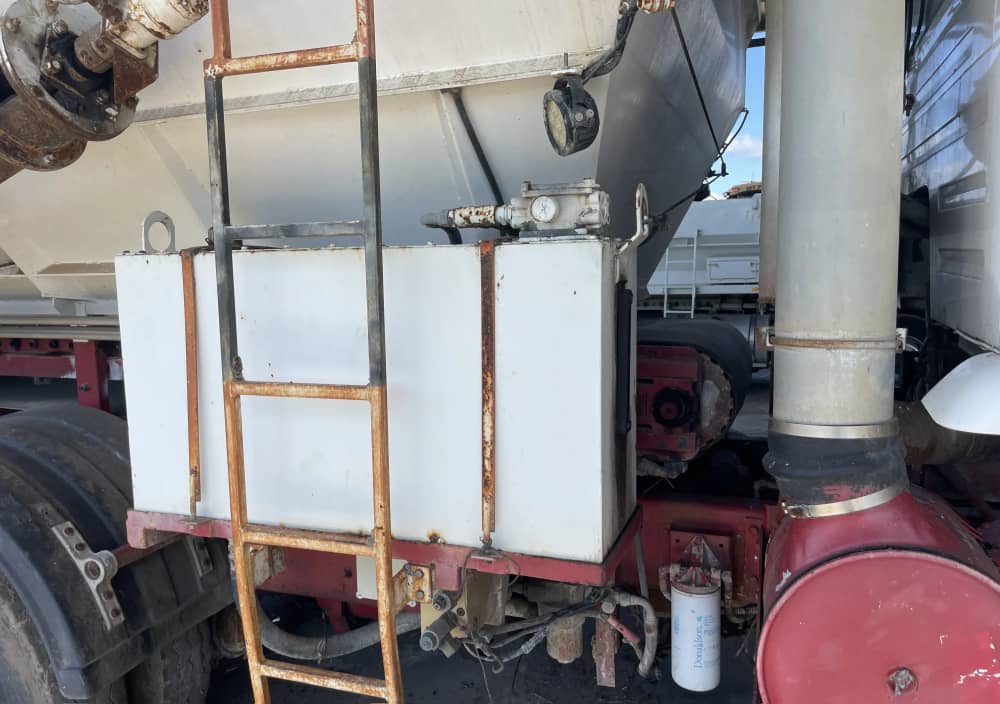 **Wrecking** 1982 International T2670 - Image 43