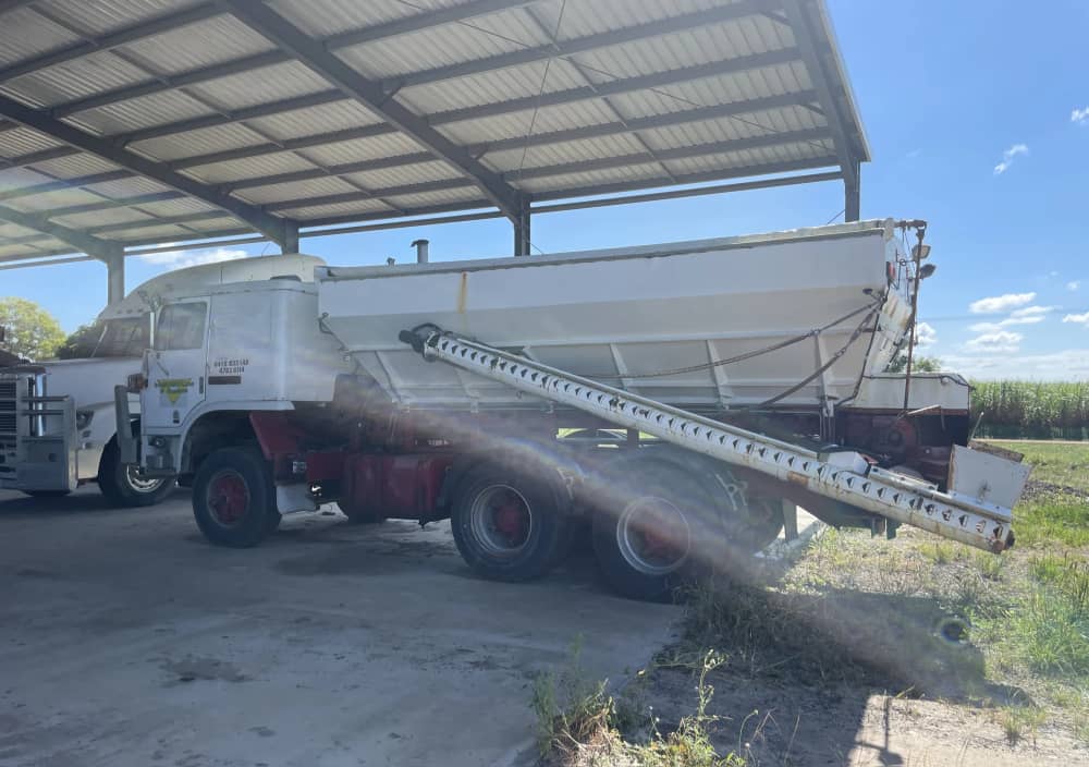 **Wrecking** 1982 International T2670 - Image 44