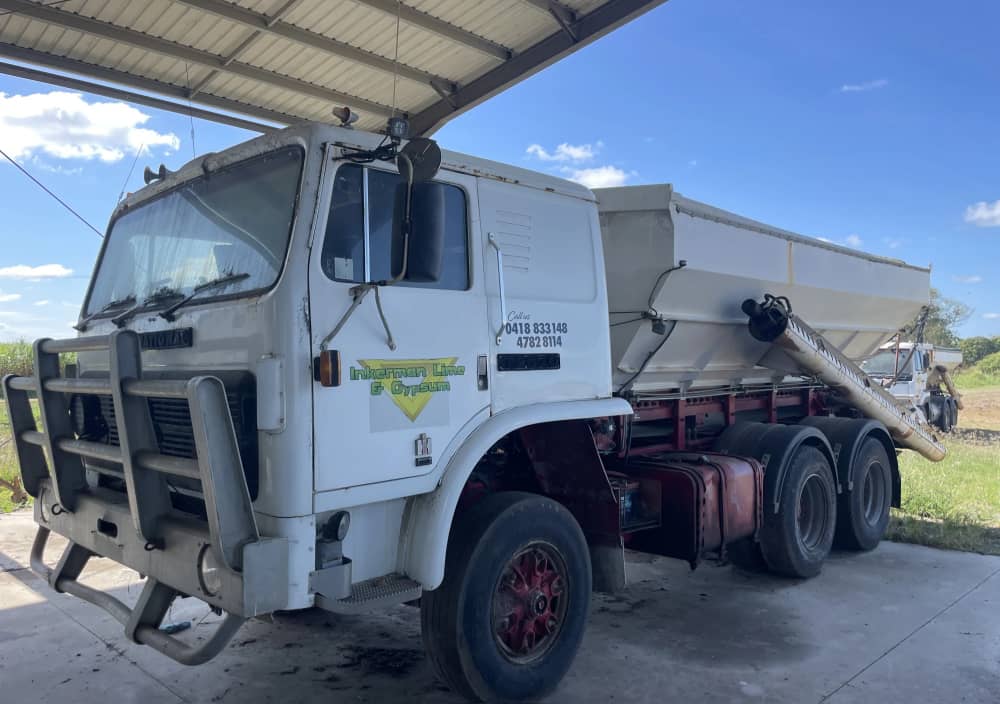 **Wrecking** 1982 International T2670 - Image 45