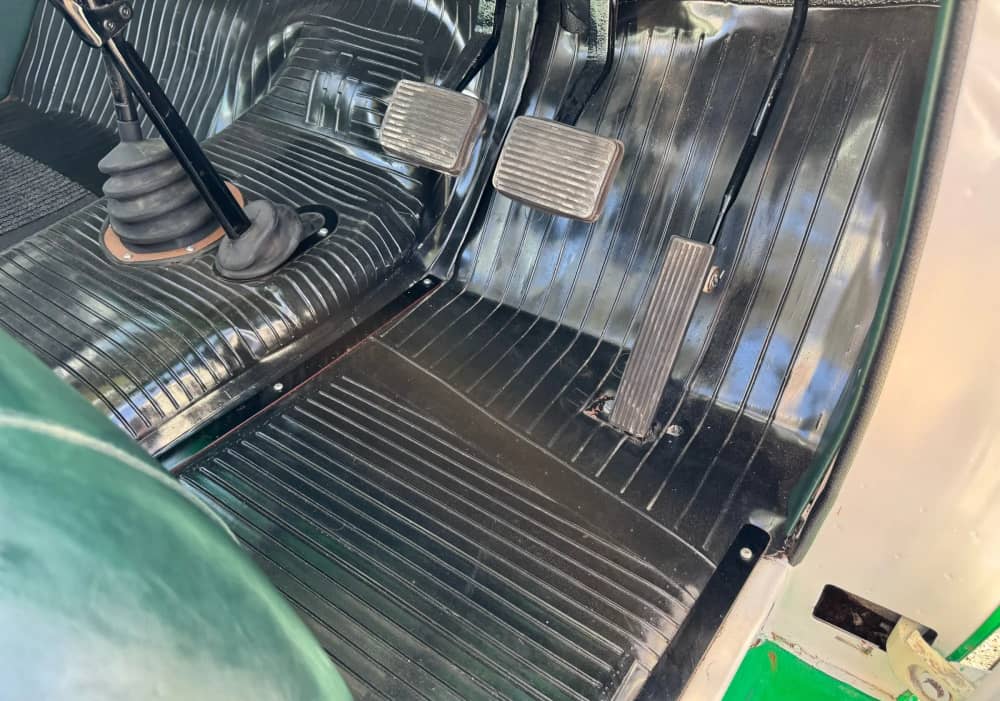 **Wrecking** 1965 International AB180 Series - Image 19