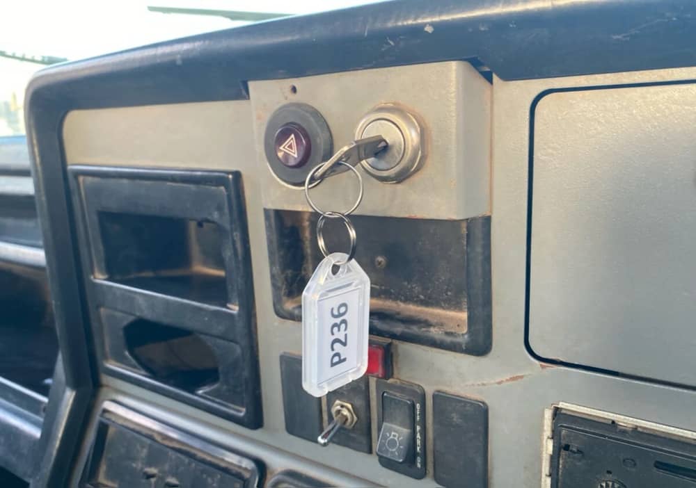 **Wrecking** 1997 International ACCO 2350G - Image 6