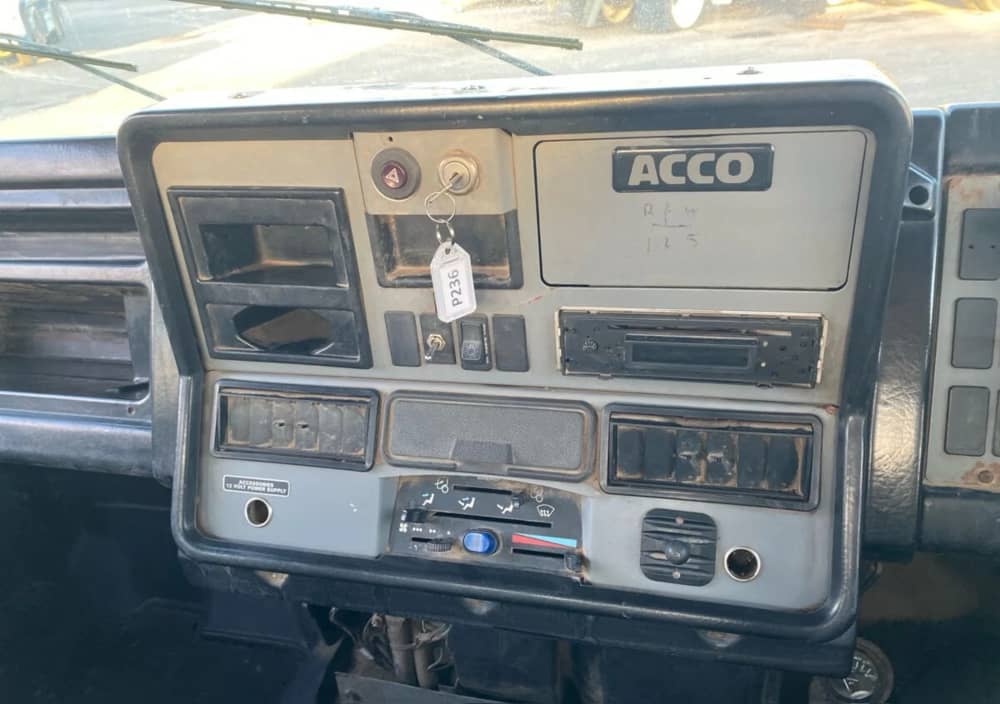 **Wrecking** 1997 International ACCO 2350G - Image 9