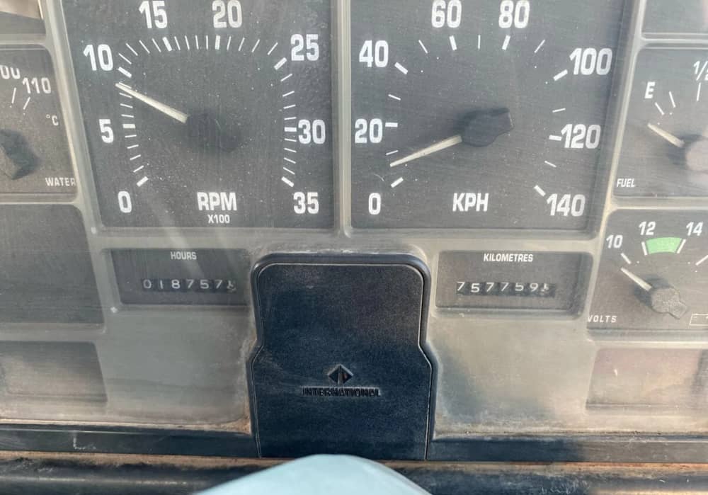 **Wrecking** 1997 International ACCO 2350G - Image 10