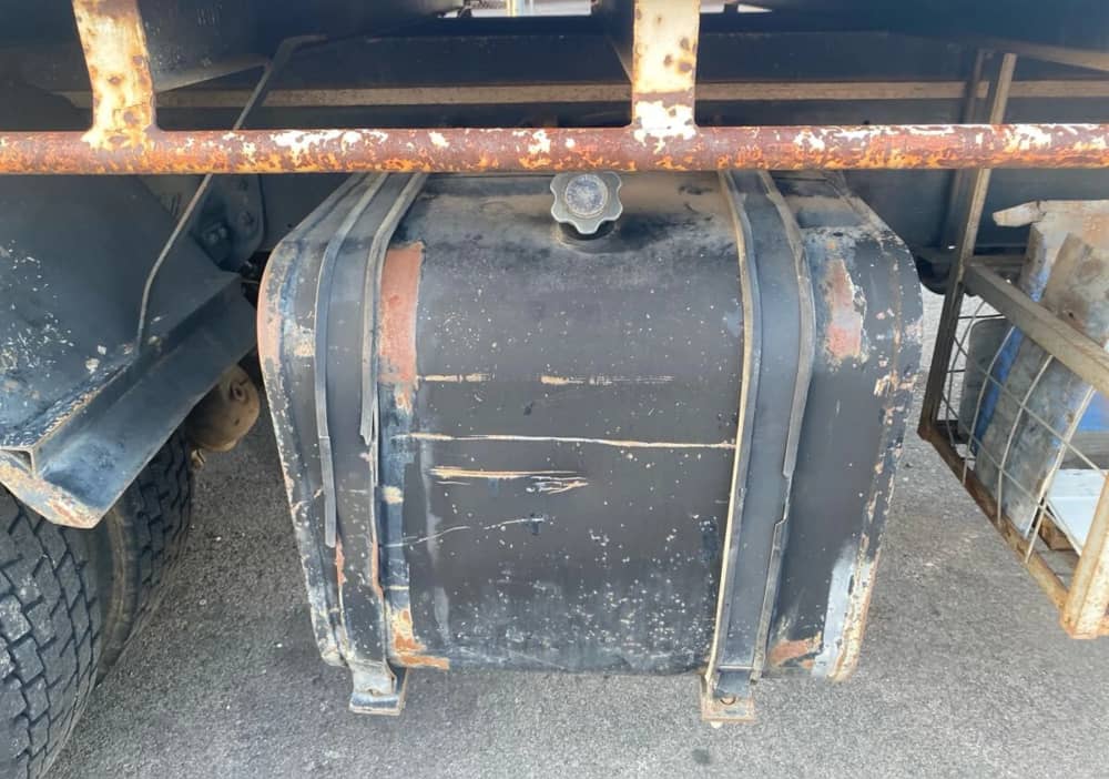 **Wrecking** 1997 International ACCO 2350G - Image 18