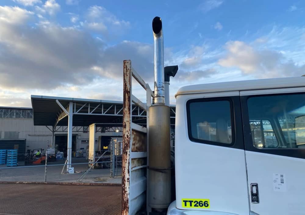 **Wrecking** 1997 International ACCO 2350G - Image 20