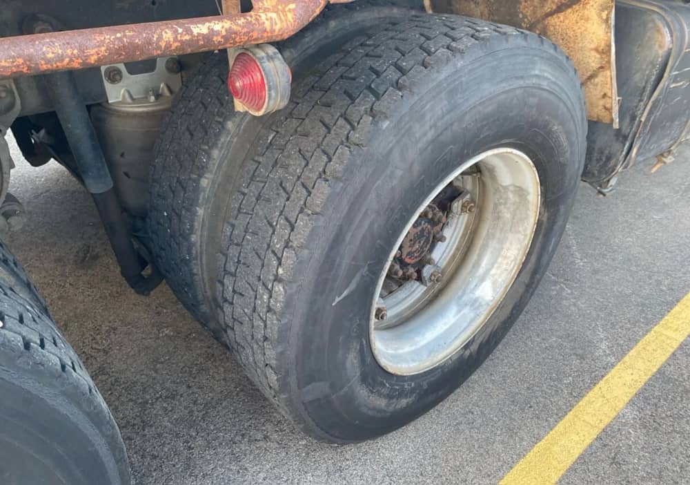 **Wrecking** 1997 International ACCO 2350G - Image 21