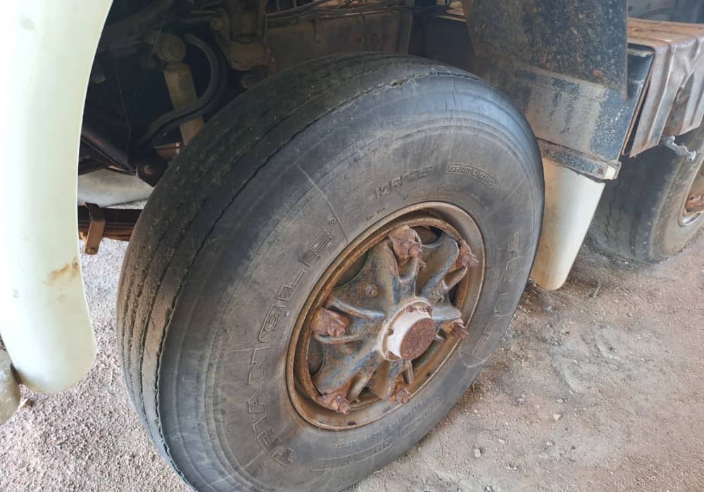 ** Wrecking ** 1984 International ACCO T2650 - Image 3