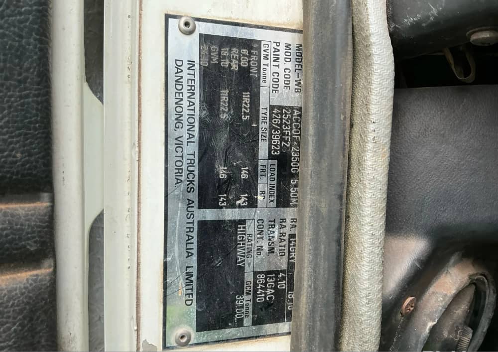 **Wrecking** 1998 International ACCO 2350G - Image 3