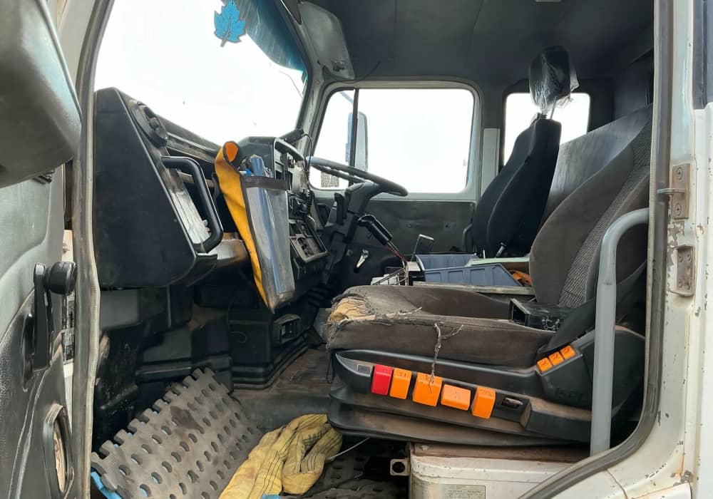 **Wrecking** 1998 International ACCO 2350G - Image 7