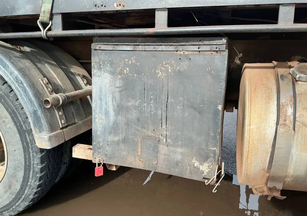 **Wrecking** 1998 International ACCO 2350G - Image 10