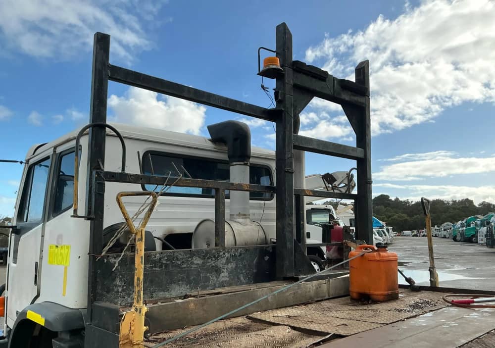 **Wrecking** 1998 International ACCO 2350G - Image 15